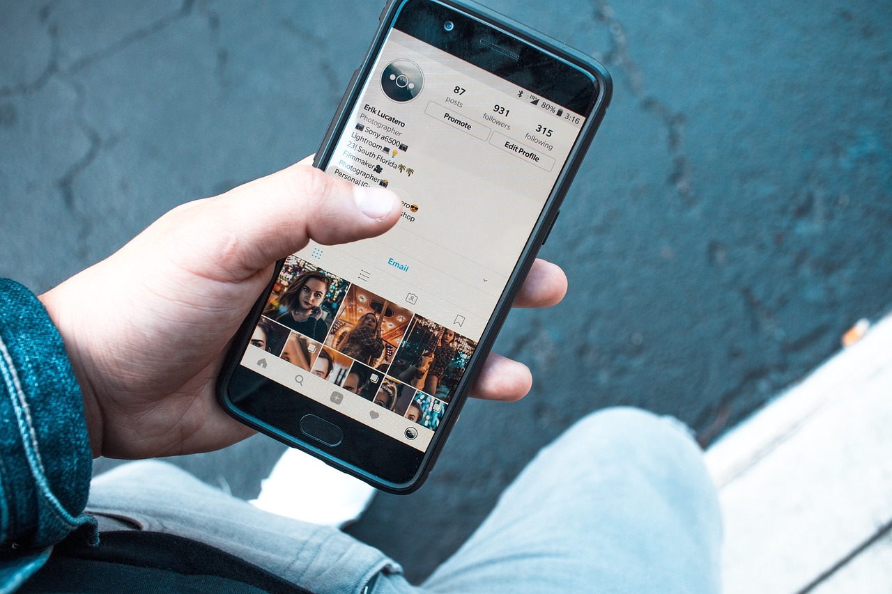 Scrolling a social feed on a smartphone
